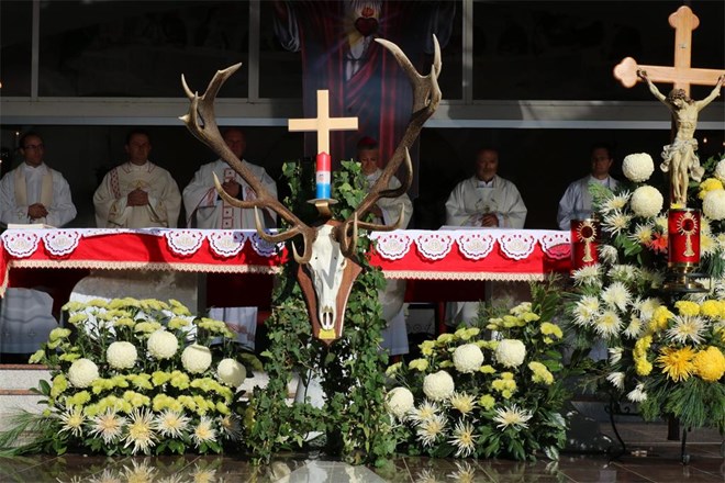 Mons. Josip Mrzljak predvodio misno slavlje na nacionalnom susretu lovaca uz dan svetog Huberta